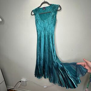 Barcelino Peacock Teal Ombre Sleeveless Crinkle Shimmer Scoop Neck Midi Dress XS